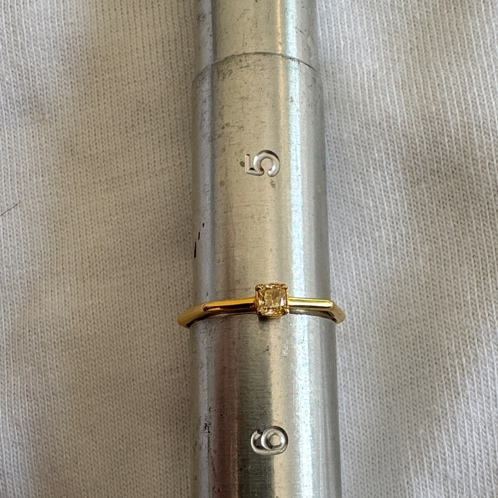18 k yellow Gold Square-Cut Solitaire Ring, yellow diamond - Picture 5 of 8